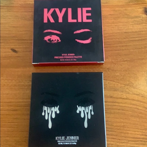 KYLIE COSMETICS
The Burgundy Palette Kyshadow - Picture 2 of 4